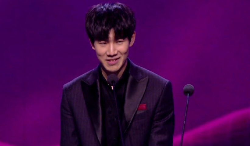 上下双C发挥稳定 RNG战胜LGD保持不败