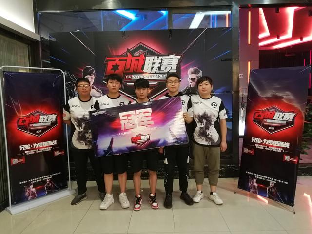 LNG Esports 和 FunPlus Phoenix 在 LPL Split 2 2025 中取得胜利